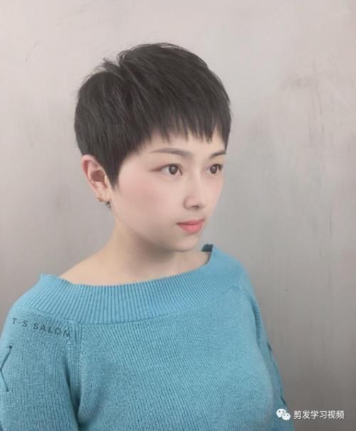  换季：夏季换季就该换发型