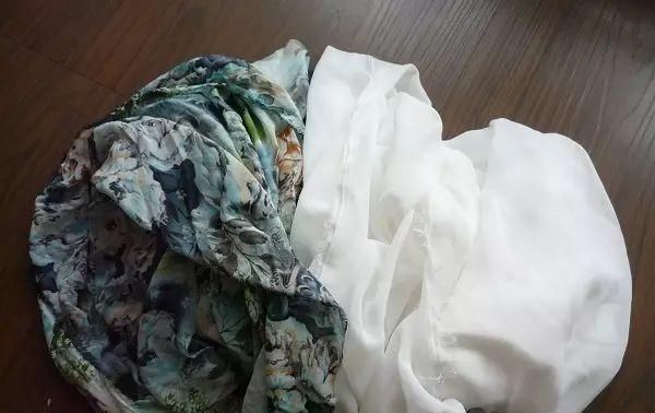 碎花■我买了一条粉色碎花的波西米亚风格的两穿长裙,配什么衣服和鞋子...