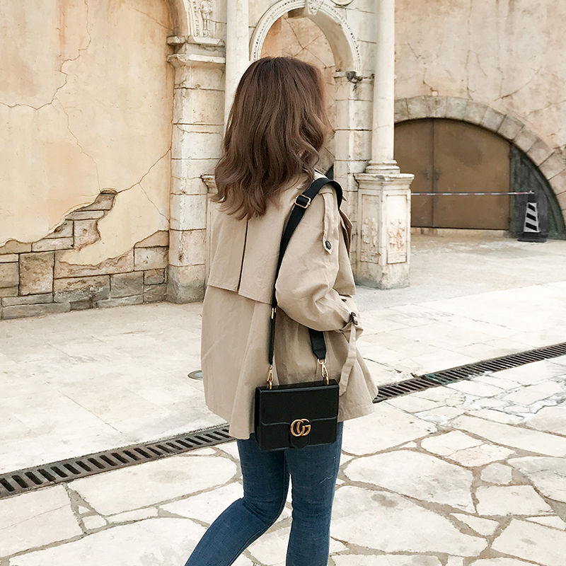 今年风衣又火了!8090后女人穿，洋气显高，穿上街你就是焦点