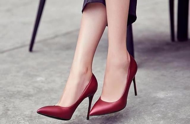 性感水晶鞋高跟鞋让你时刻提醒自己，做一个高贵的女人