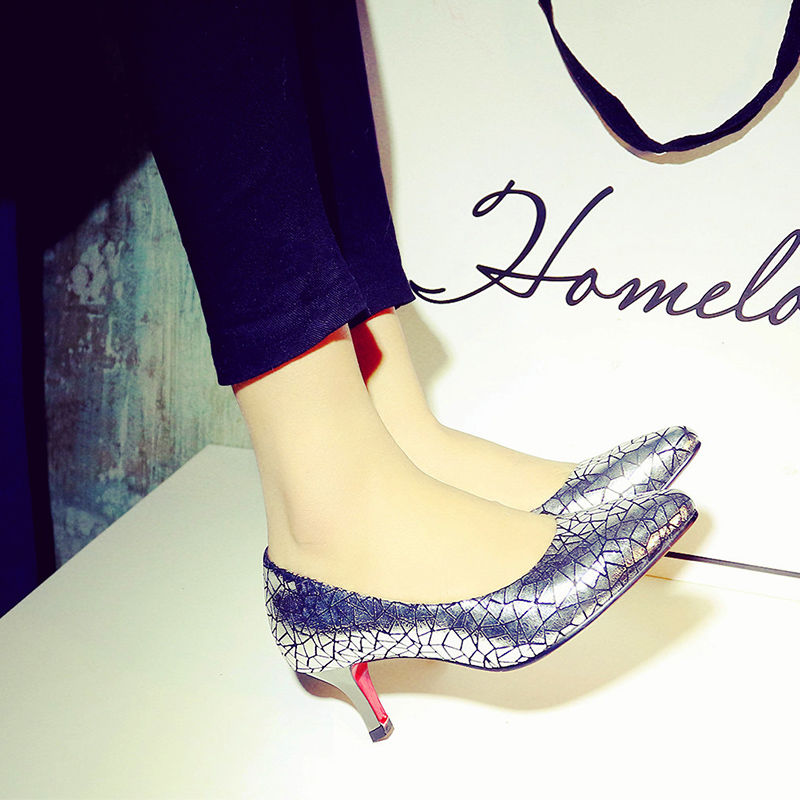 今年秋天悄悄流行的5双鞋，比“飘鞋”更舒适，走再远路也不麿脚