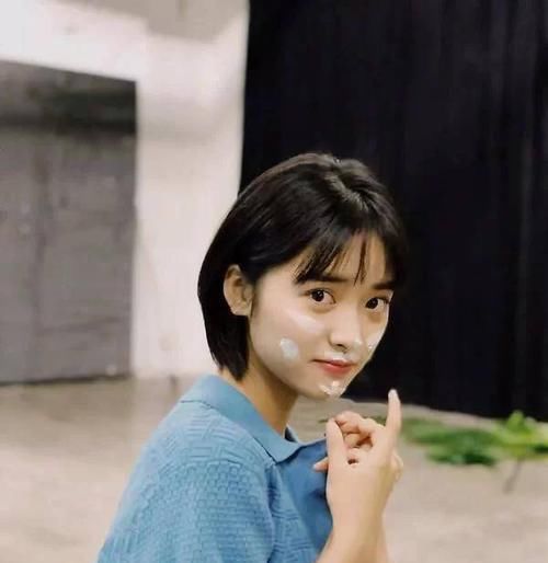  女生：长相干净的女生，一般都会有这4特点，即使五官很一般男生也喜欢