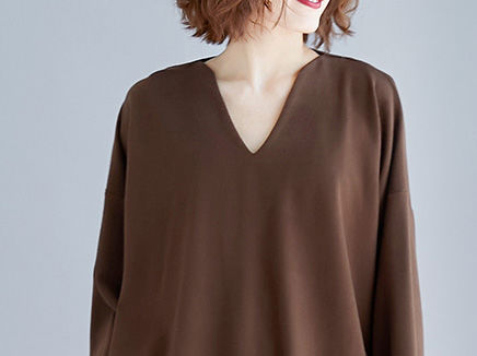 膝盖怕凉的女人，阴雨天少穿连衣裙!试试这种棉麻装，好穿还洋气