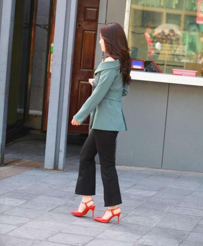 气质小姐姐职业露肩装穿甜美可爱, 婴儿肥也能穿出时尚轻熟女范儿