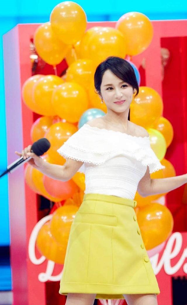 女明星穿高跟鞋,徐璐像在踩高跷,佟丽娅鞋跟都断了还在撑!