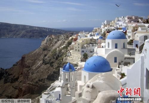 华媒：不堪负荷！希腊圣托里尼岛将限制游客数
