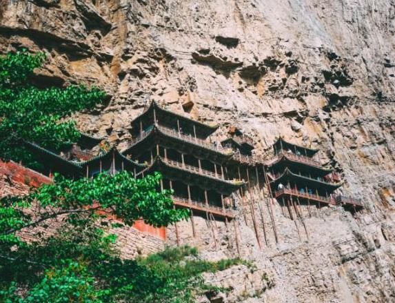 比少林寺还悠久的寺庙，建于恒山悬崖峭壁之上，竟从未遭到破坏