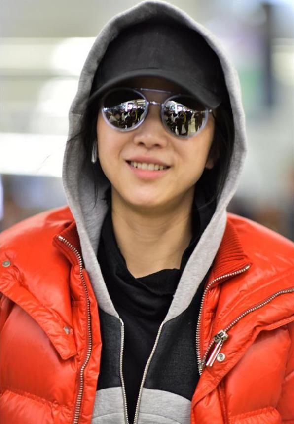 汤唯这是咋啦?又土又黑像大妈!网友:这是在放飞真实的自我?