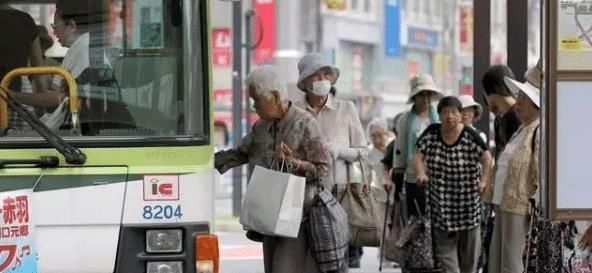  【老龄化】日本严重老龄化，每3人就有一位65岁以上老人，介护缺