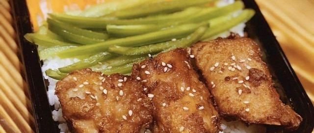 「去腥」做排骨时放入一样东西,让肉更容易烂,并且口感好,而且能去腥