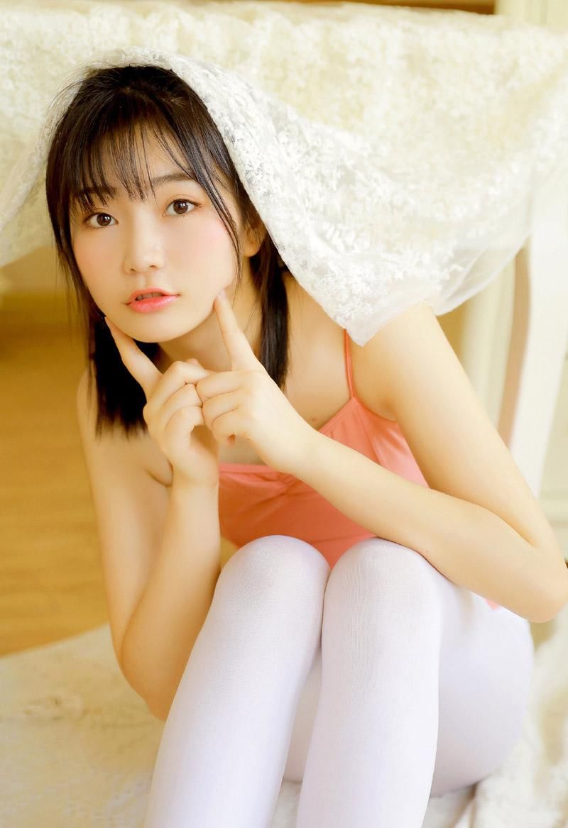 白丝袜美女性感吊带写真图片