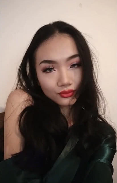 不怕丑女化妆，就怕美女化妆，单眼皮小姐姐简直就是美出天际，网