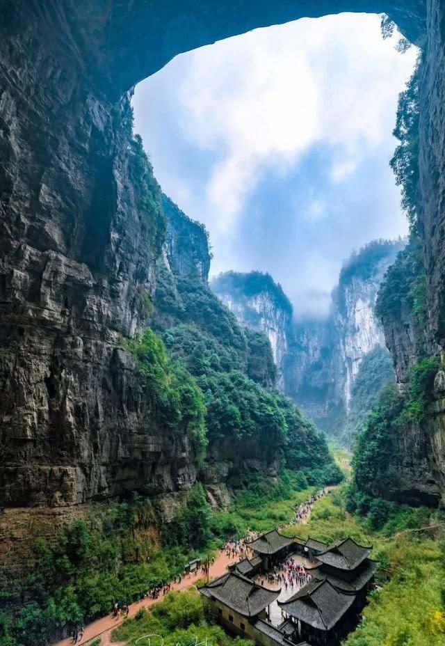 高铁上的中国—“山城重庆”