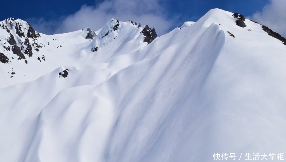 雪景中明明看到纯白的雪，为什么拍出来不够白了？拍摄白雪的要诀