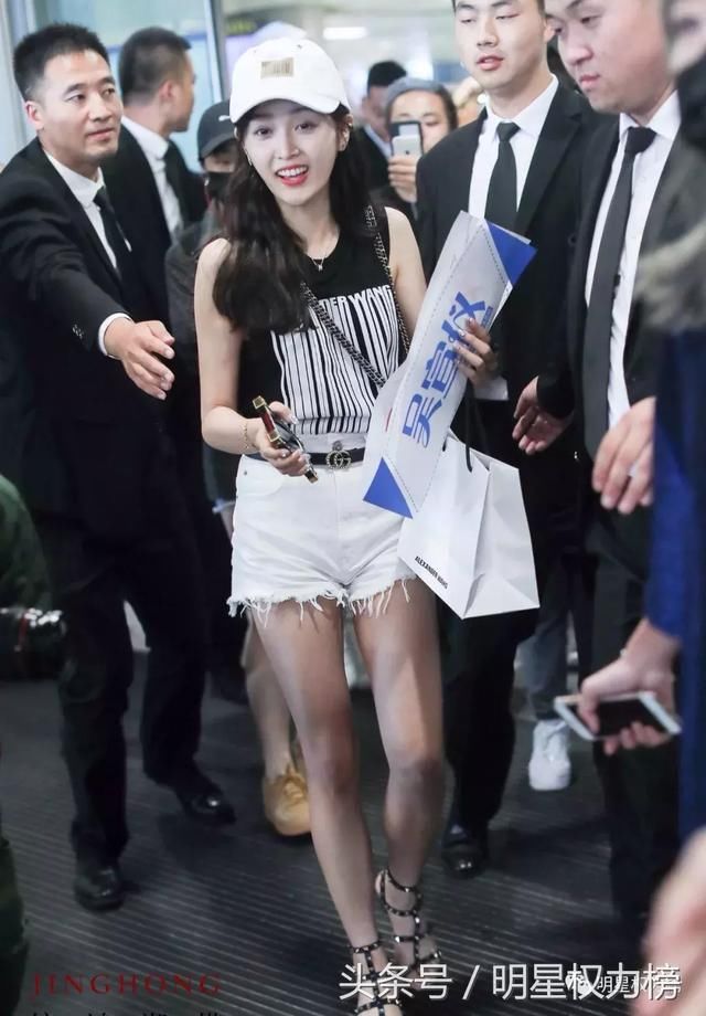 这些女明星私服衣品确实不错，不过夏天捂成这样真的不热嘛？