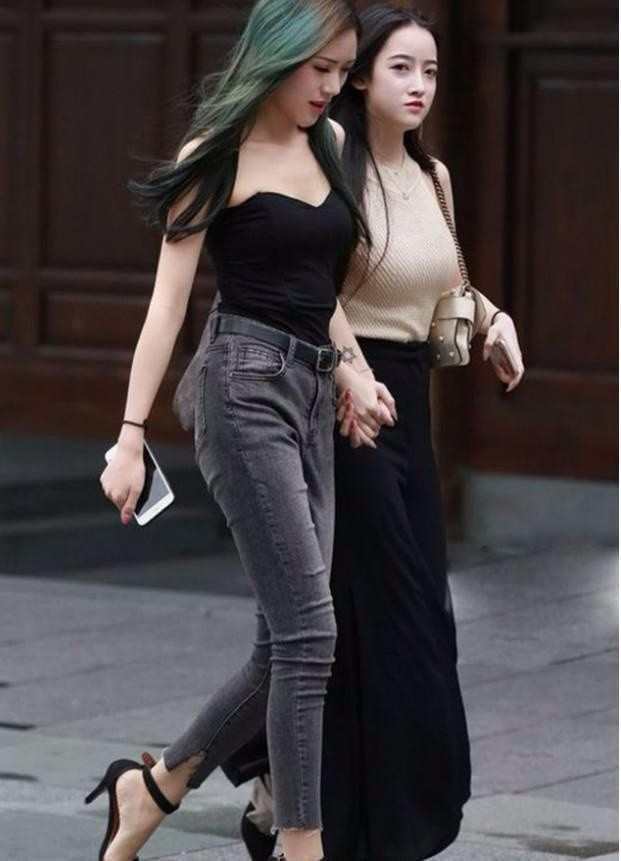 街拍: 唯美细腻的女生时尚出街, 网友: 总想让人多看一眼