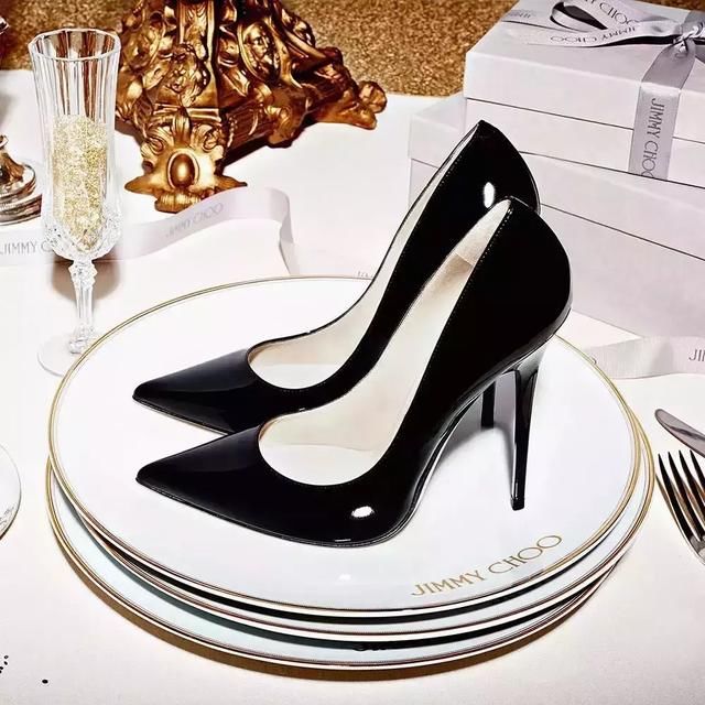 每个人都需要一双高跟鞋，但你知道哪个牌子好穿吗？