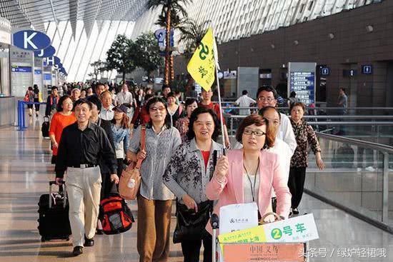 韩国游客来中国游玩，看到石碑上的字气到回国，网友：一报还一报