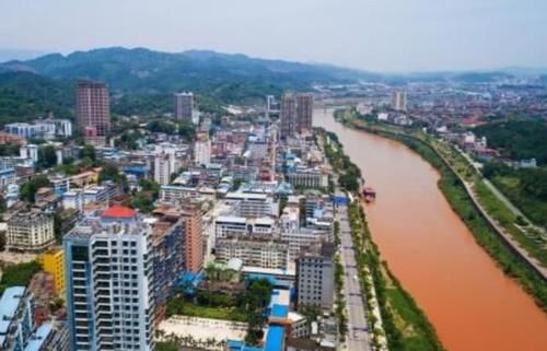  #中国#中国这座小城与越南一河之隔，繁荣度远超对岸越南的省会
