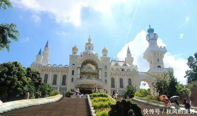 广东东莞一个镇，三面被深圳包围，地理位置优越