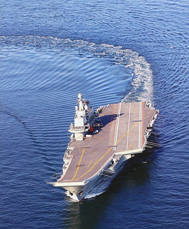 振奋!国产第二艘航母排水量 8 万吨:两栖攻击舰