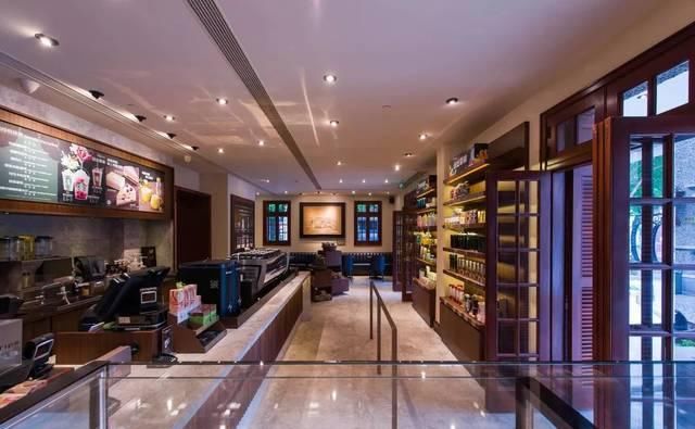 星巴克爆改百年老建筑，将闲置“废楼”改出王炸！网友：别卖咖啡