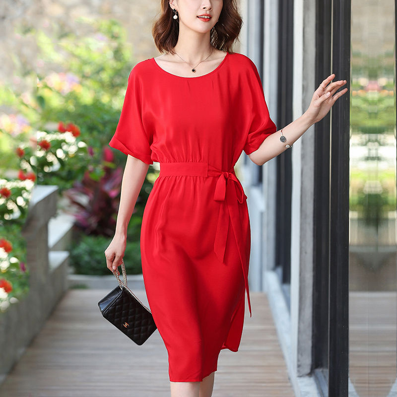 谁说身材丰满穿衣难看?试试名媛裙+高跟鞋，一个比一个靓丽吸睛