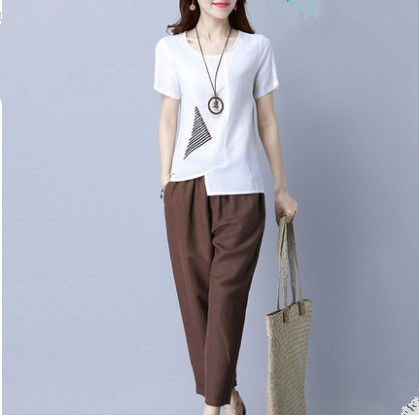 奔4的女人，别再穿“黑丝袜+包臀裙”!瞧这样的套装，嫩减18