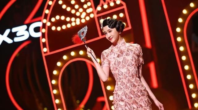  #性感#现在的女人真会穿,这样性感的旗袍直接穿上了,不过真好看