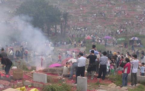 『清明节』清明禁止扫墓,农村路口多,该怎样防控?