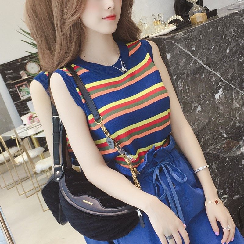 丰满的女人就是好看，尤其穿上这“流氓衫”，女人味挡也挡不住