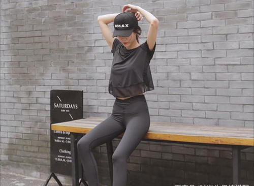 你知道打底裤的正确穿法吗，见识一下吧！