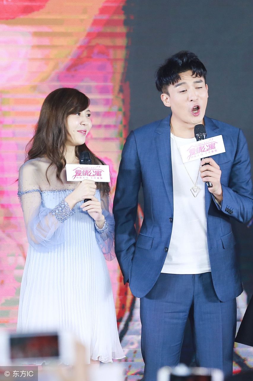 李金铭穿仙女裙出席活动，美出新高度，网友:太甜了!