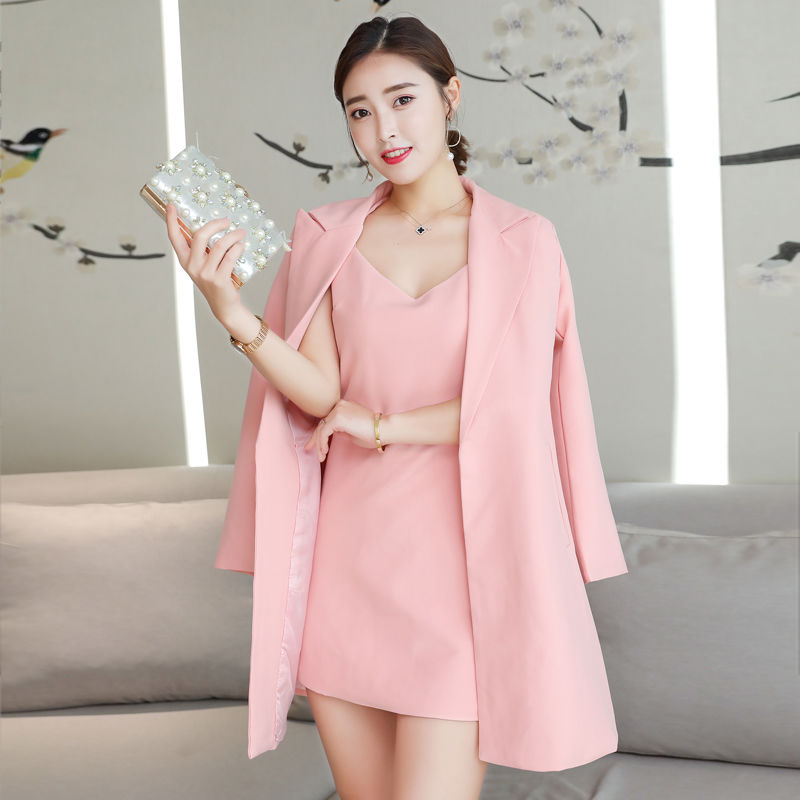 怪不得嫂嫂把旧裙子全扔了，今秋流行:晚晚风套装，洋气百搭美