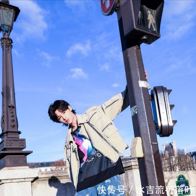  打造@林彦俊打造居家休闲装扮，温暖阳光，黄明昊穿牛仔单品帅气时尚