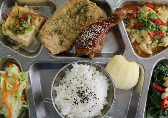 部队有剩菜剩饭吗? 如果出现浪费会怎样? 老兵: 后果非常严重