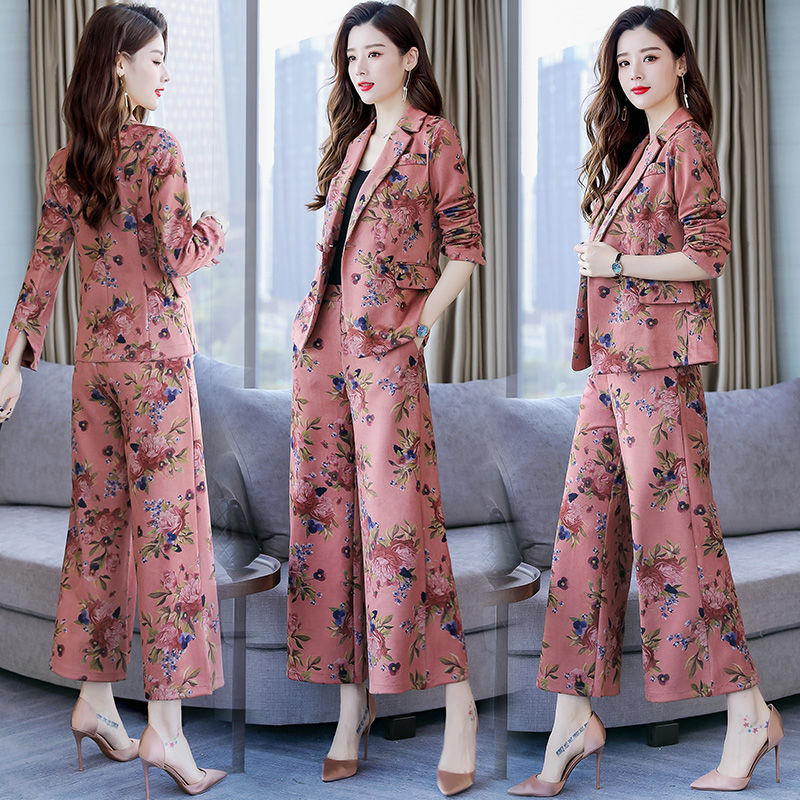 你是35-48岁间,初秋不会穿,推荐穿这新款套装,洋气超嫩美