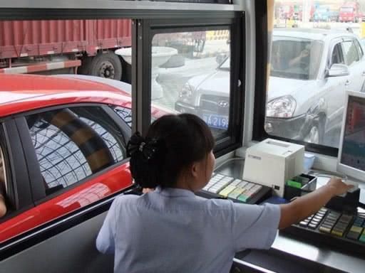  [解释]高速收费又迎新政？专家的解释让车主难以接受：逼我卖车