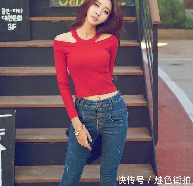 路人街拍，真是个好看的小姐姐啊，大长腿更是美极了