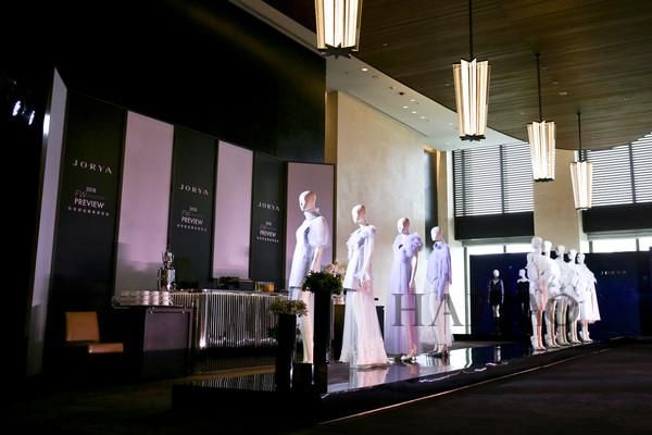 JORYA 2018秋冬女装系列预览以及Lookbook，带你步入空灵静谧的塔