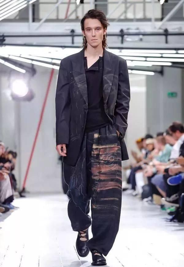 时装秀:Yohji Yamamoto 2020 春夏时装秀:山本耀司的黑色诗意想象