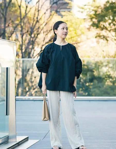  「条纹」博主周报：她们的单品结合起来就是通勤胶囊衣橱