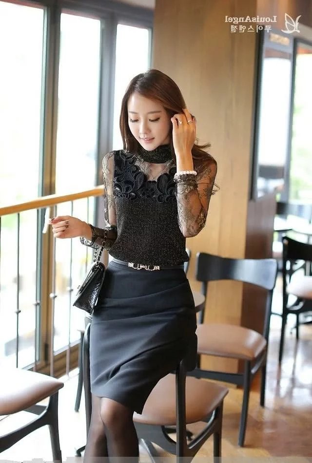 气质小姐姐穿搭性感蕾丝，妩媚的身姿尽显女性娇柔气息，吸睛无数