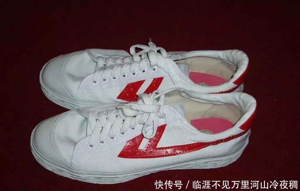  『北京』530块钱一双的片懒儿, 在北京一宿卖了20万双！您过去穿的多少钱？