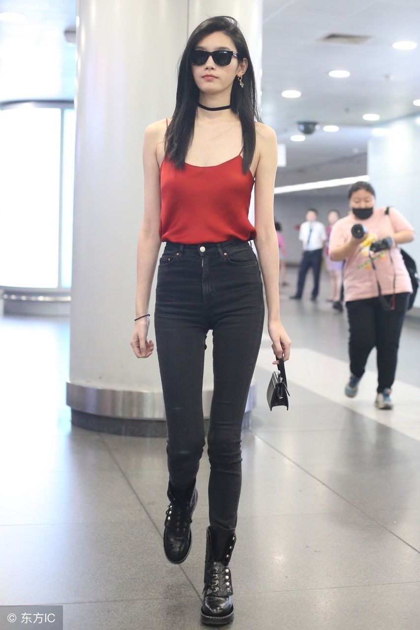 奚梦瑶放大招!只用一块布遮挡上半身，网友:堪称最大胆超模