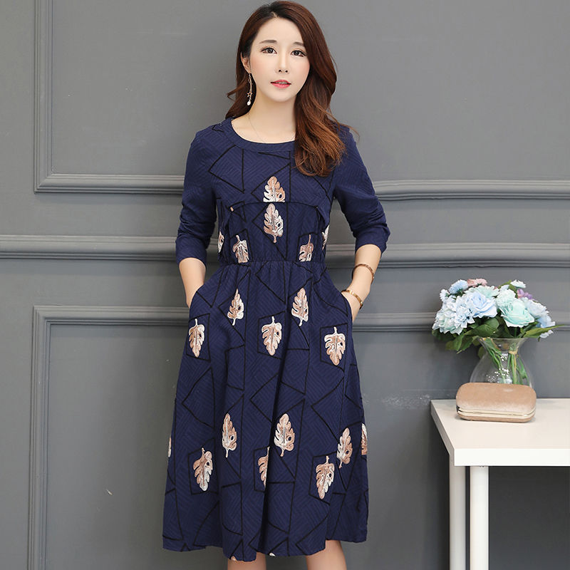 倘若60后的你还烦恼穿什么，看看下面印花A字秋裙，十足女人味