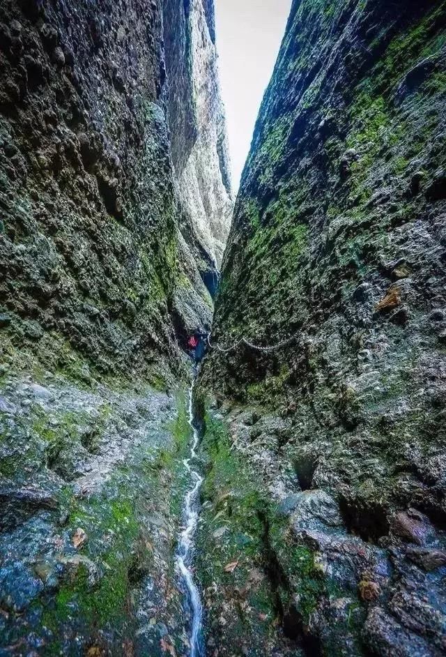 皖西自驾游首选！号称中国版“东非大裂谷”，罕见的山裂奇观！