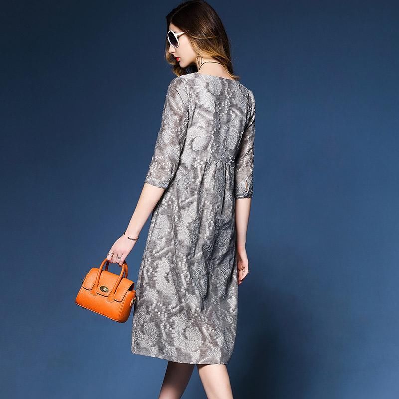 新发现:这“薄款”秋裙，竟比旗袍迷人，比欧货裙还洋气，美极了