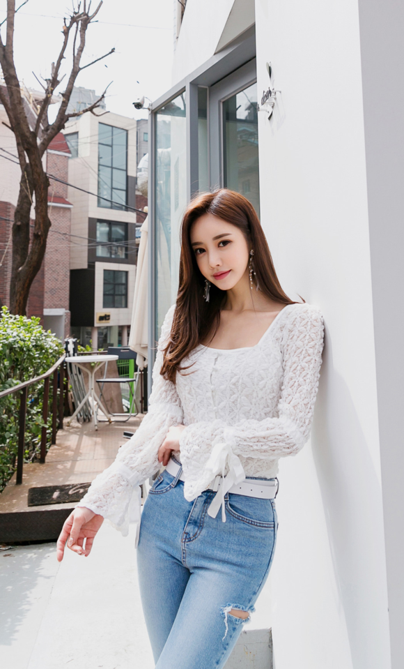 女神孙允珠，蓝堇暖风海盐清新飘逸百褶衫