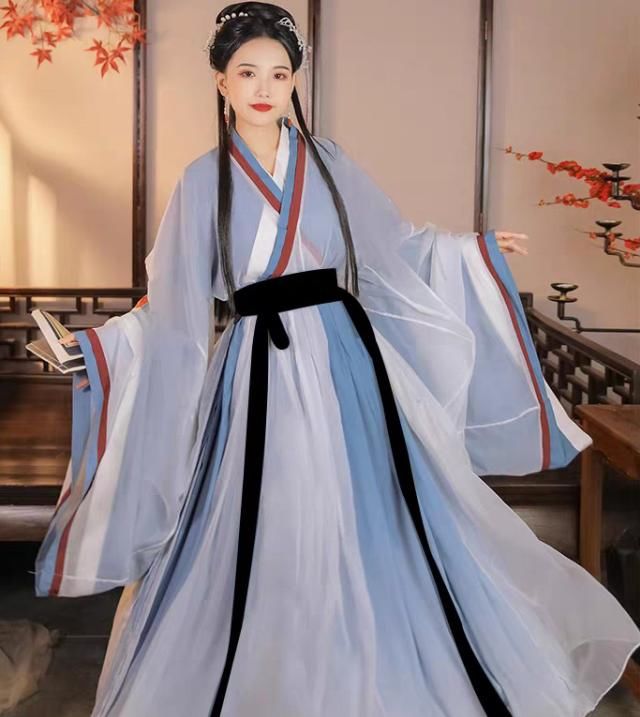  「套衣服的配」它被称作时期的泪水，型制不正确却仍然受大伙儿热烈欢迎，究竟由于哪些